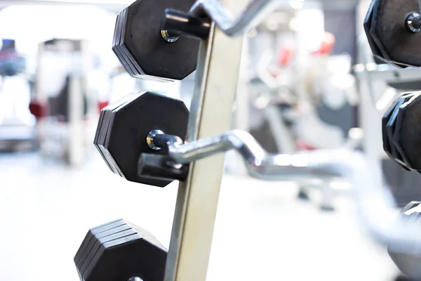 Équipement pour l'exercice de puissance dans la salle de gym moderne — Photo