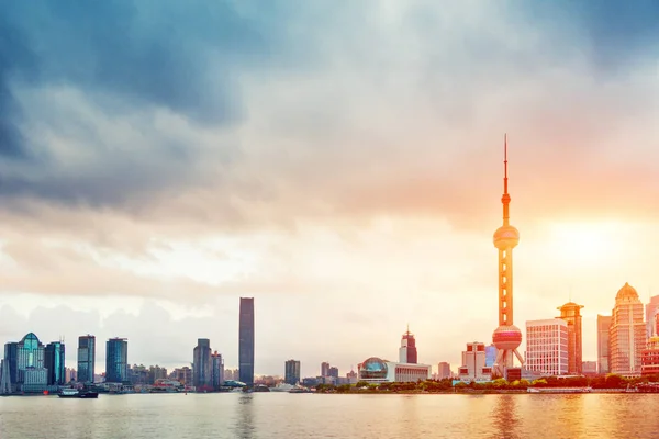 Modern office buildings in Shanghai at sunrise — Stock Photo, Image