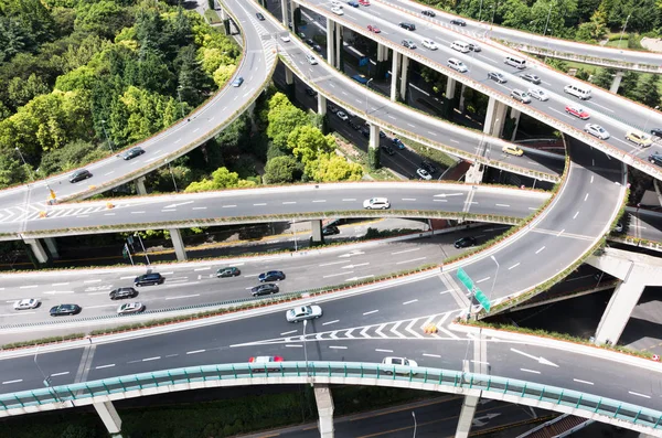 Trafic achalandé sur la jonction routière à Shanghai — Photo