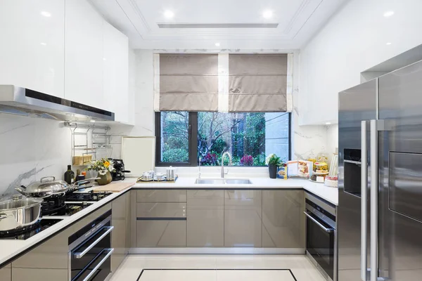 Interior de la cocina moderna — Foto de Stock