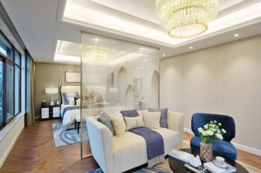 Modern oturma odasının içi.