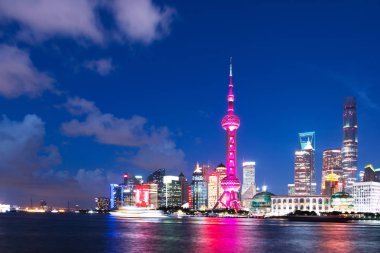 ofis binaları Geceleri ırmak tower yakınındaki