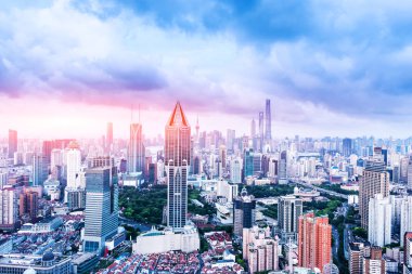 Işıklı inci tower yakınındaki ofis binaları