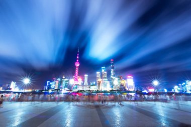 Geceleri ırmak şark inci tower yakınındaki binalar 