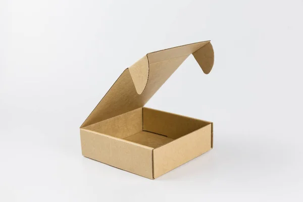 Aislado caja de papel amarillo —  Fotos de Stock