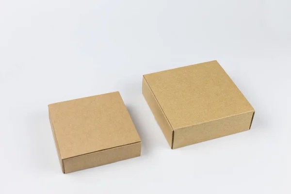 Caixas de papel amarelo isolado — Fotografia de Stock