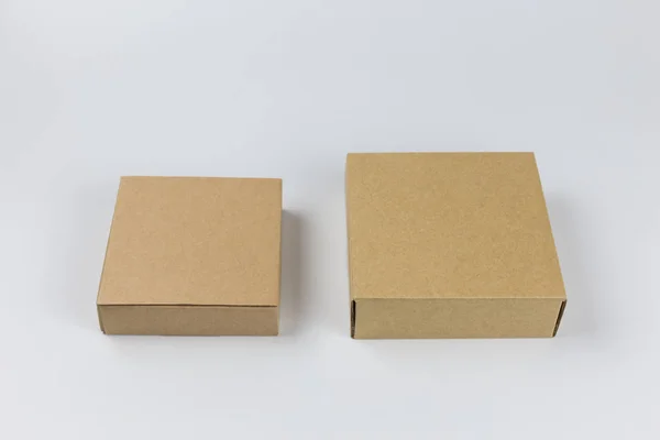 孤立した黄色い紙ボックス — ストック写真