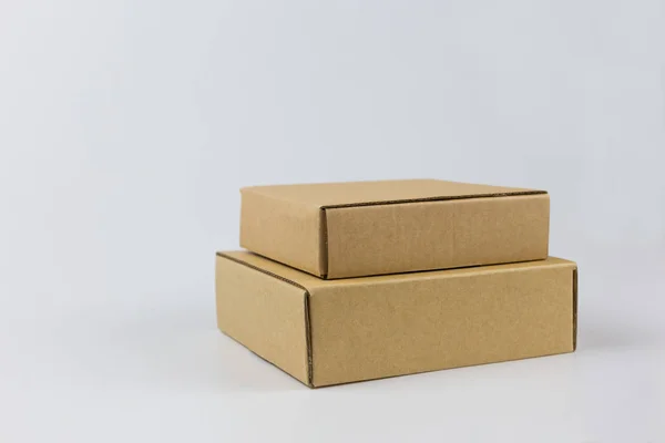 Boîtes isolées en papier jaune — Photo