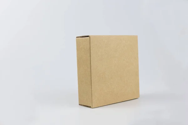 Aislado caja de papel amarillo — Foto de Stock