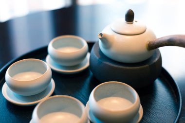 plaka üzerinde zarif Çin çay seti