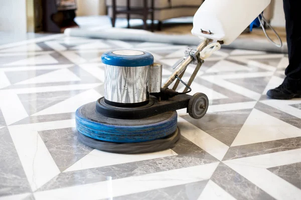 Man polishing marble floor in office — Stock Photo, Image