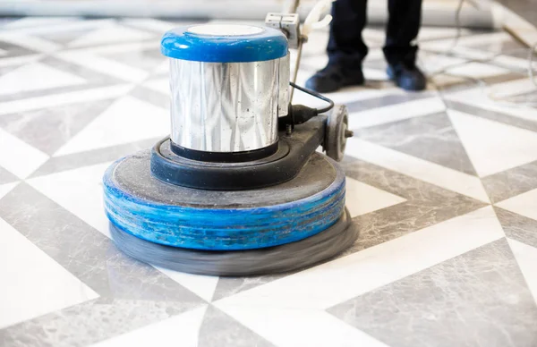 Man polishing marble floor in office — Stock Photo, Image
