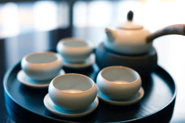 Elegancki zestaw do herbaty chińskie na talerzu — Zdjęcie stockowe