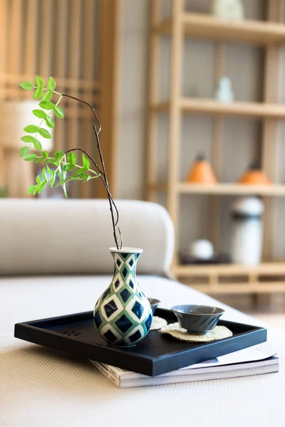 Eleganta keramik te-set på bord — Stockfoto