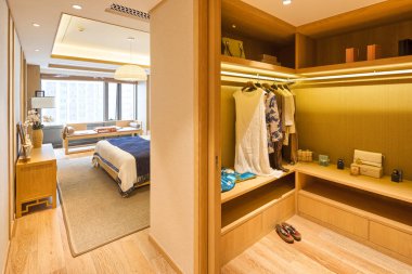 Modern yatak odasının içi