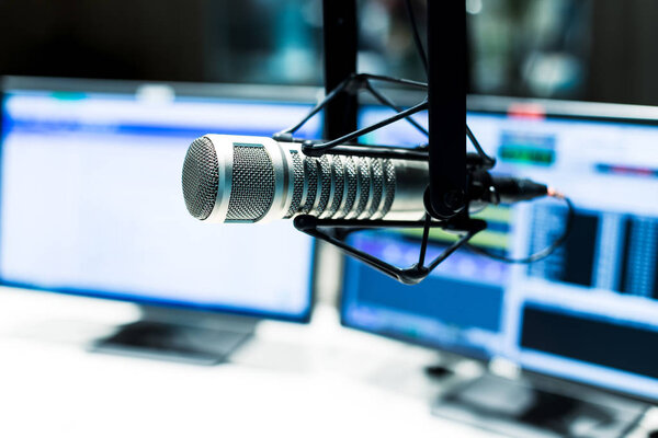 Equipos modernos en estudio de difusión — Foto de Stock