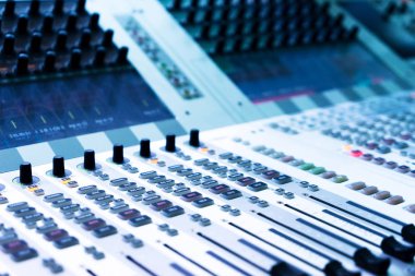 modern müzik stüdyosu konsol