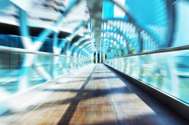 iç cam tavan ile modern koridor