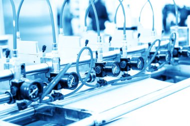 modern üretim fabrikasında otomasyon cihazları