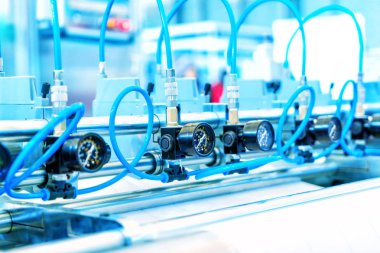 modern üretim fabrikasında otomasyon cihazları