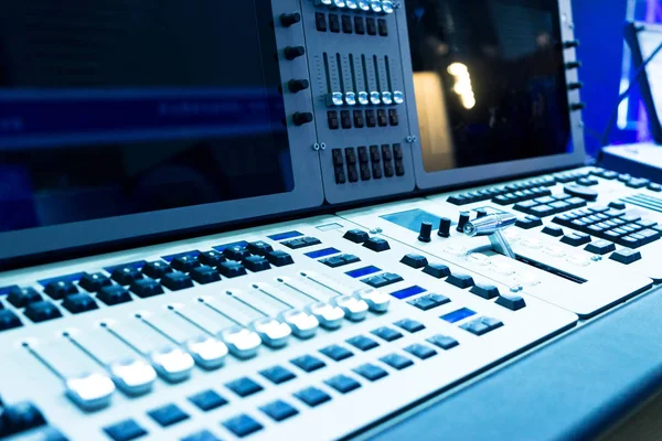 Console no estúdio de música moderna — Fotografia de Stock