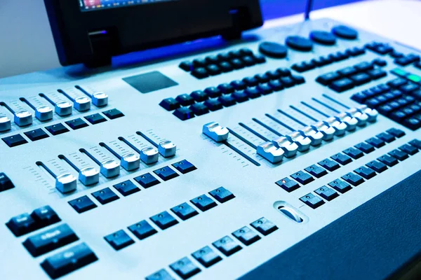 Console no estúdio de música moderna — Fotografia de Stock