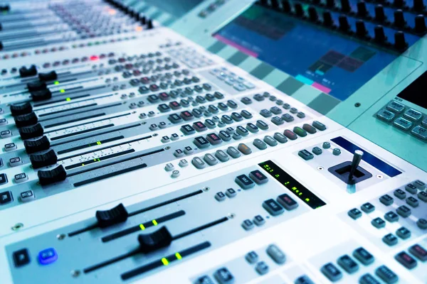 Console in modern music studio — Stock Photo, Image