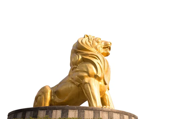 Geïsoleerde Gouden Leeuw sculptuur — Stockfoto