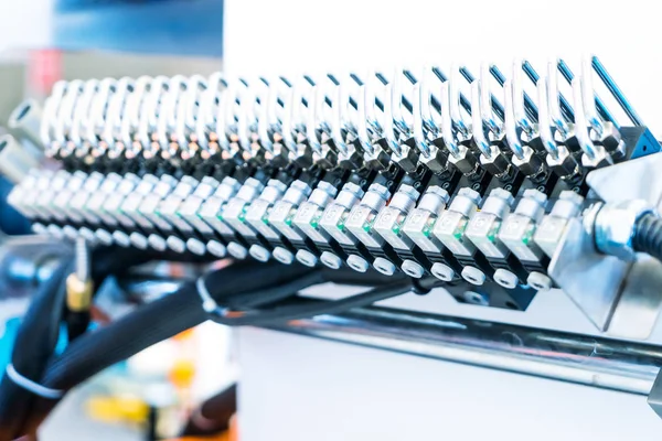 modern üretim fabrikasında otomasyon cihazları