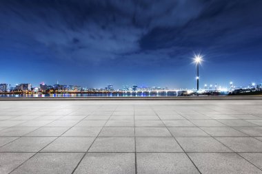 Cityscape ve yerden gece şehir manzarası