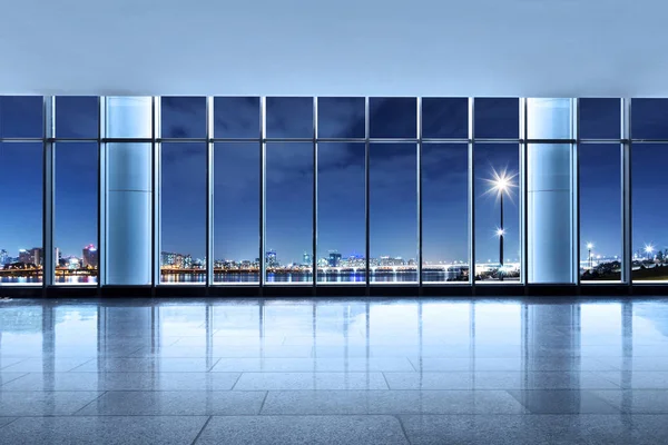 Stadtbild und Skyline der Stadt aus dem Fenster in der Nacht — Stockfoto