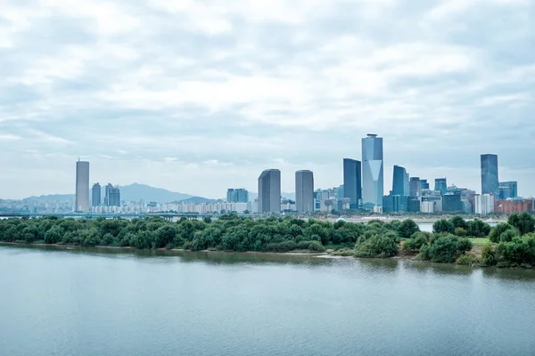 Modern office buildings near river in Seoul — Stock Photo, Image