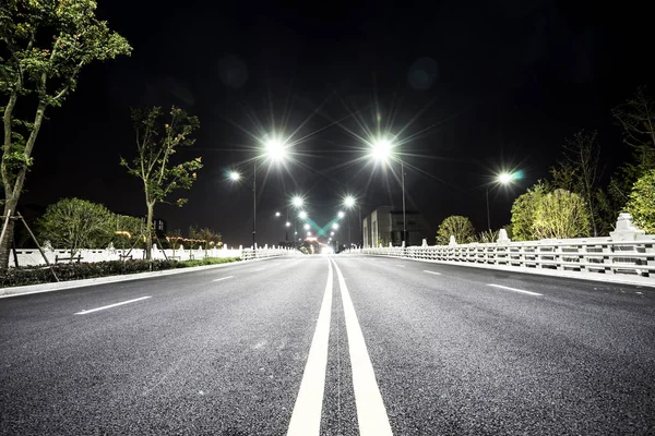 Empty asphalt road — Stock Photo, Image