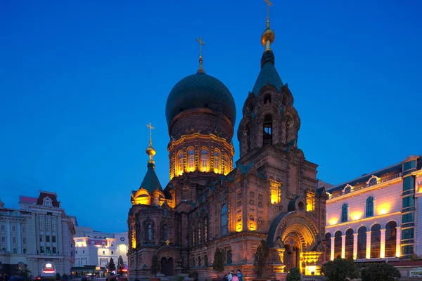 在晚上的著名哈尔滨圣索菲亚大教堂 — 图库照片