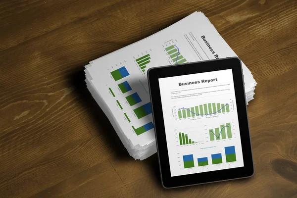 3D illustration tablett och business rapport på bord — Stockfoto