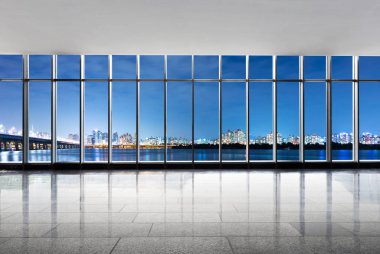 boş ofisinden şehrin gece çekimi