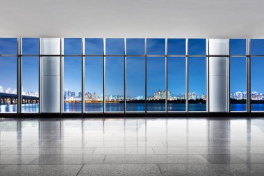 boş ofisinden şehrin gece çekimi