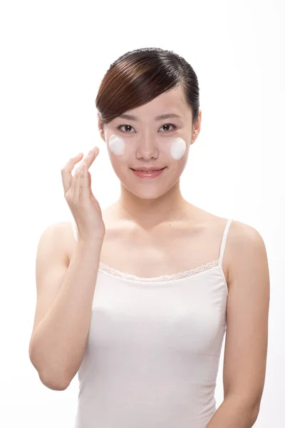 Gesichtsbehandlung Make-up der asiatischen schönen Frau — Stockfoto