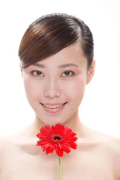 脸谱制作的亚裔女子和花 — 图库照片