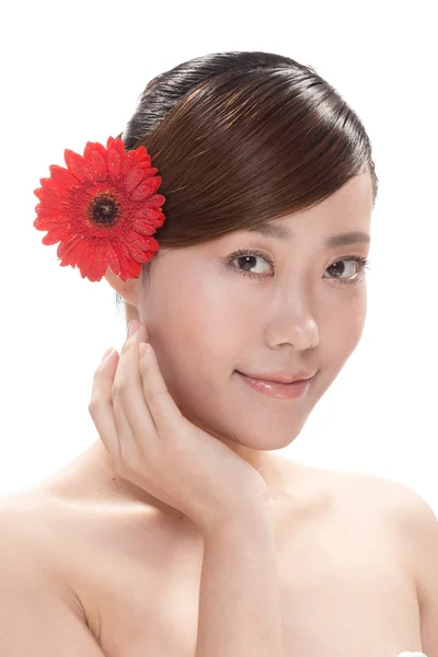 Maquillage facial de femme asiatique avec fleur — Photo