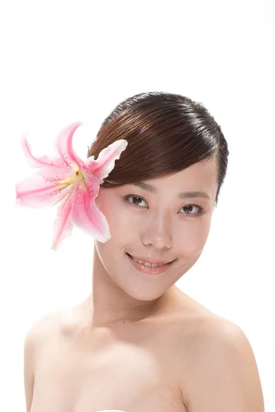Obličeje make-up asijských žena s květinou — Stock fotografie
