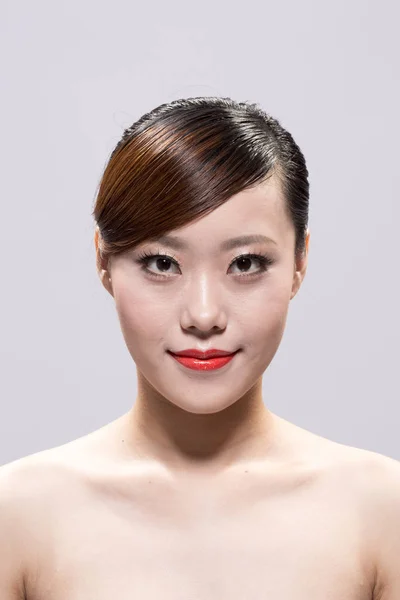 Maquillage facial de belle femme asiatique — Photo