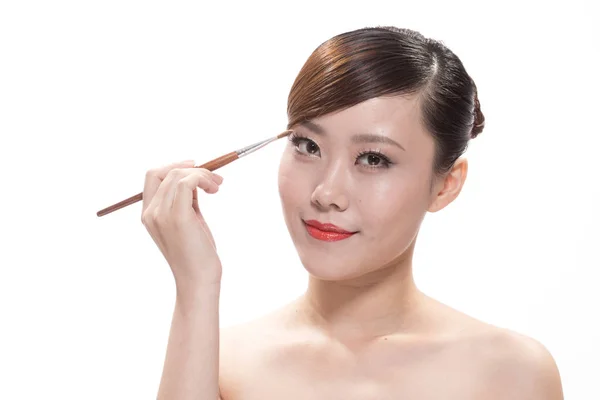Gesichtsbehandlung Make-up der asiatischen schönen Frau — Stockfoto