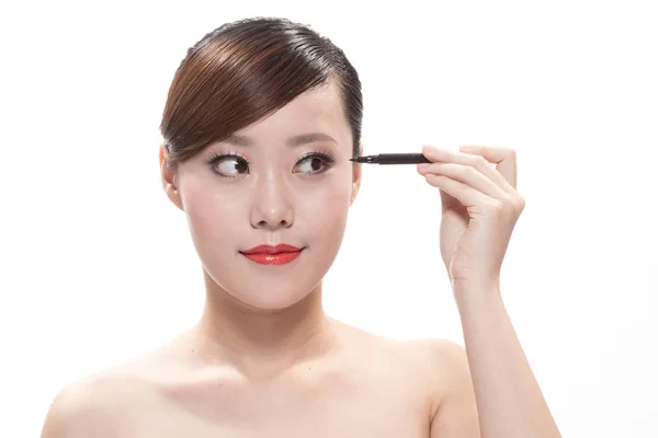 Gesichtsbehandlung Make-up der asiatischen schönen Frau — Stockfoto