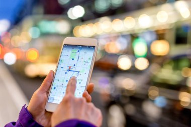 hareket eden telefon ile el şehir haritası