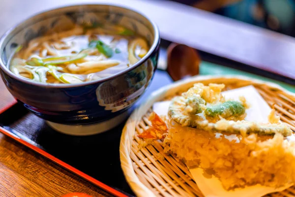 Leckeres japanisches Essen auf dem Tisch — Stockfoto