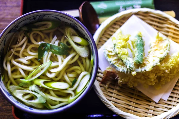 Heerlijk Japans eten op tafel — Stockfoto