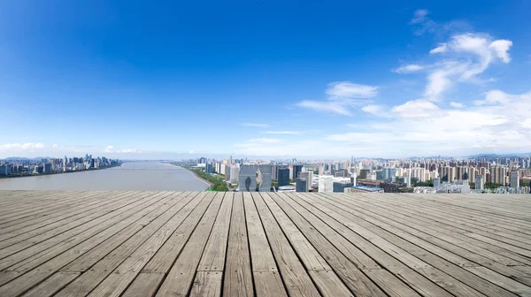 Skyline en skyline van Hangzhou van lege vloer — Stockfoto