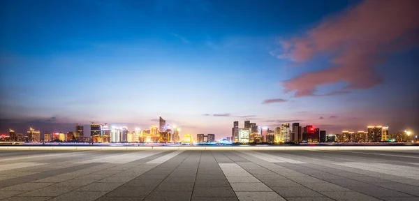 空床から杭州の夜景 — ストック写真