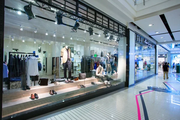 Interior do shopping moderno — Fotografia de Stock